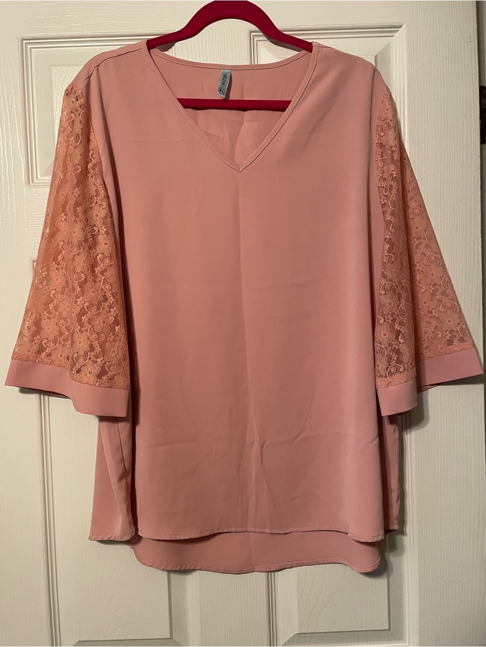 Women's Dusty Rose Lace-Sleeve V-Neck Top